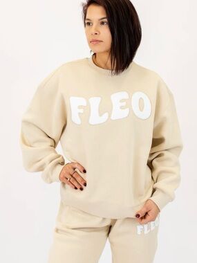 Women’s Fleo Crewneck Sweatshirt Size Small New Oversized Full length Front Logo